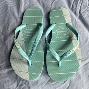 Havianans green flip flops size 3/4